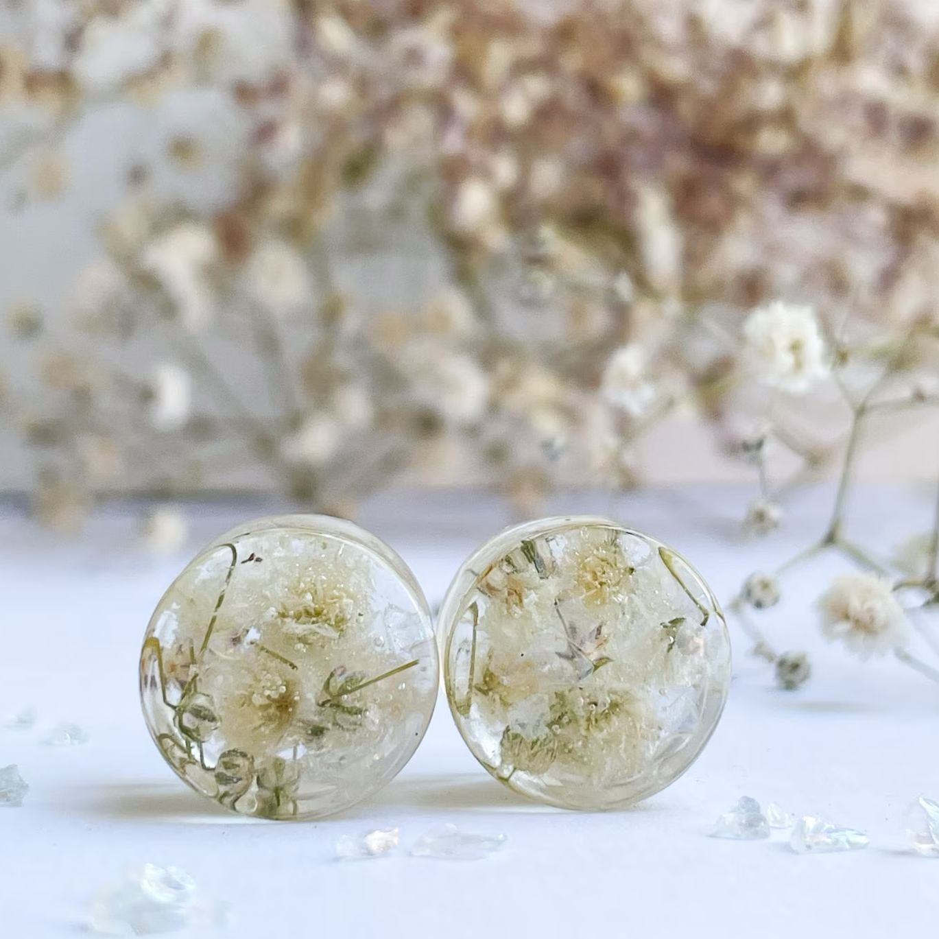 White flower plugs ear gauges