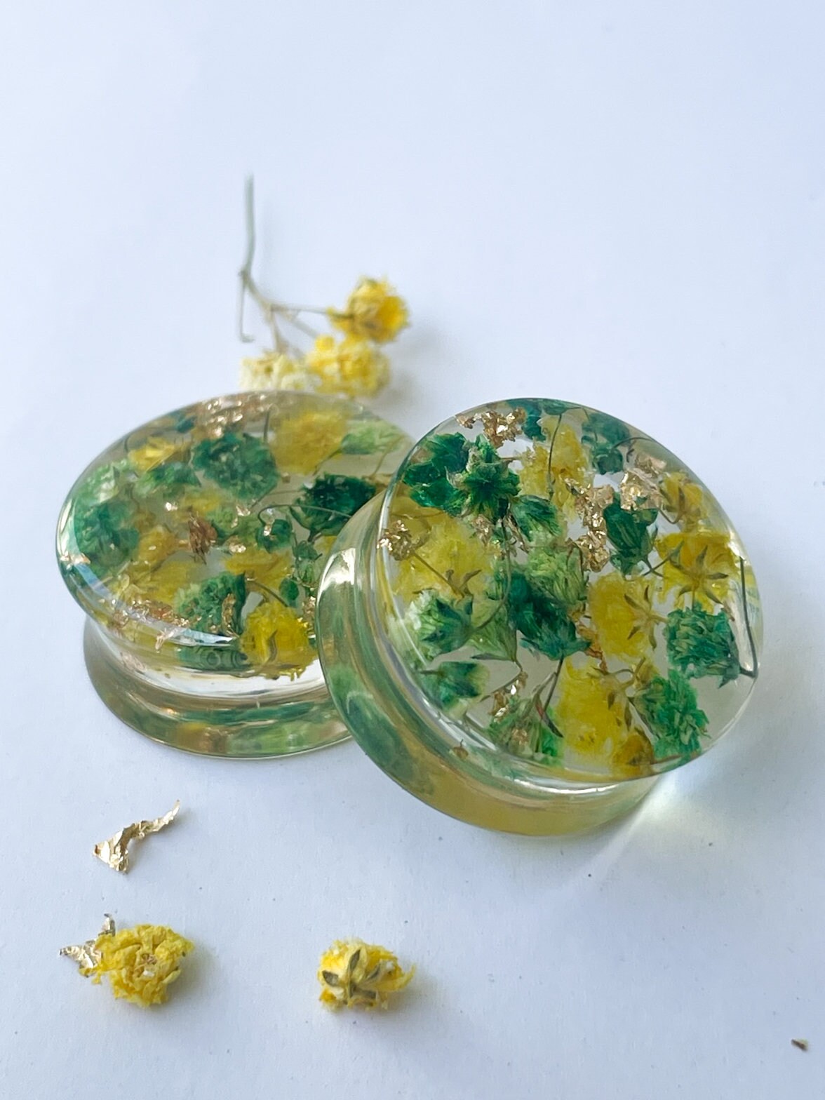 Green and Yellow gauges with gold coloured flakes