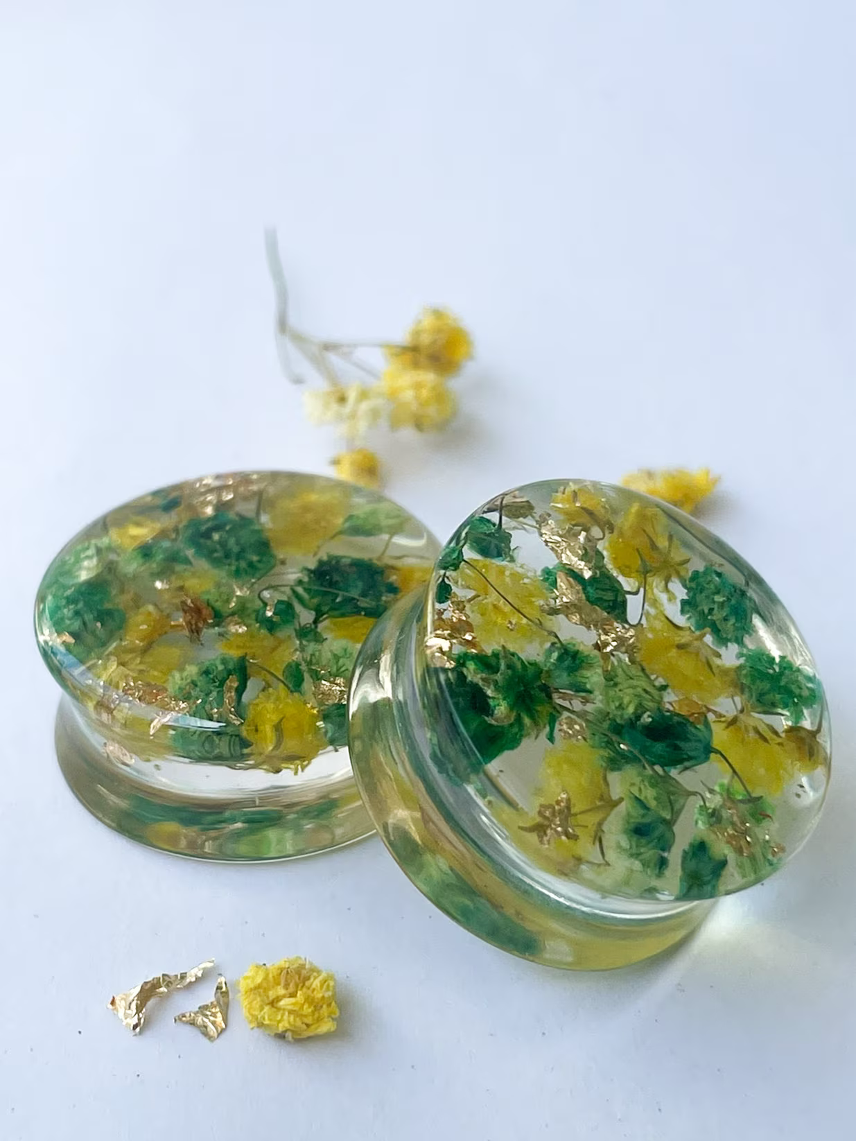 Green and Yellow gauges with gold coloured flakes