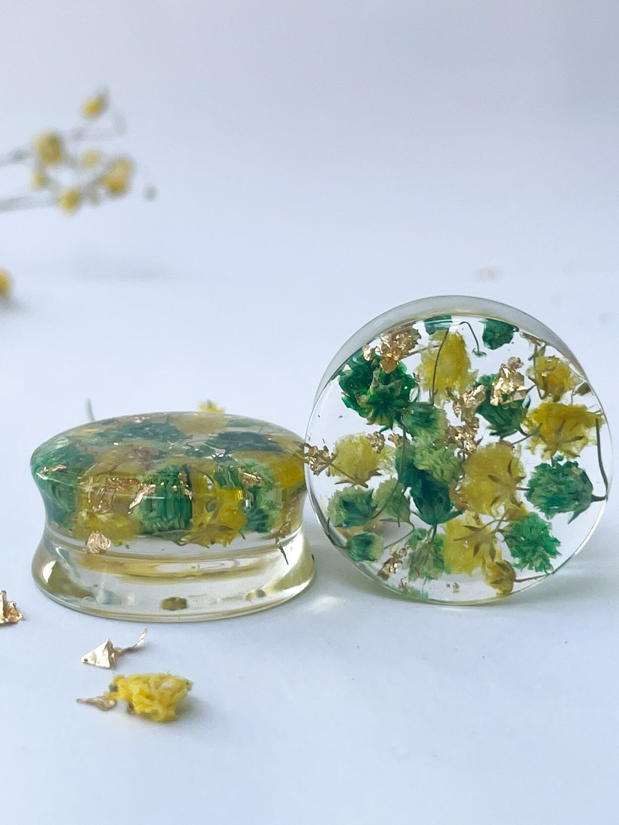 Green and Yellow gauges with gold coloured flakes