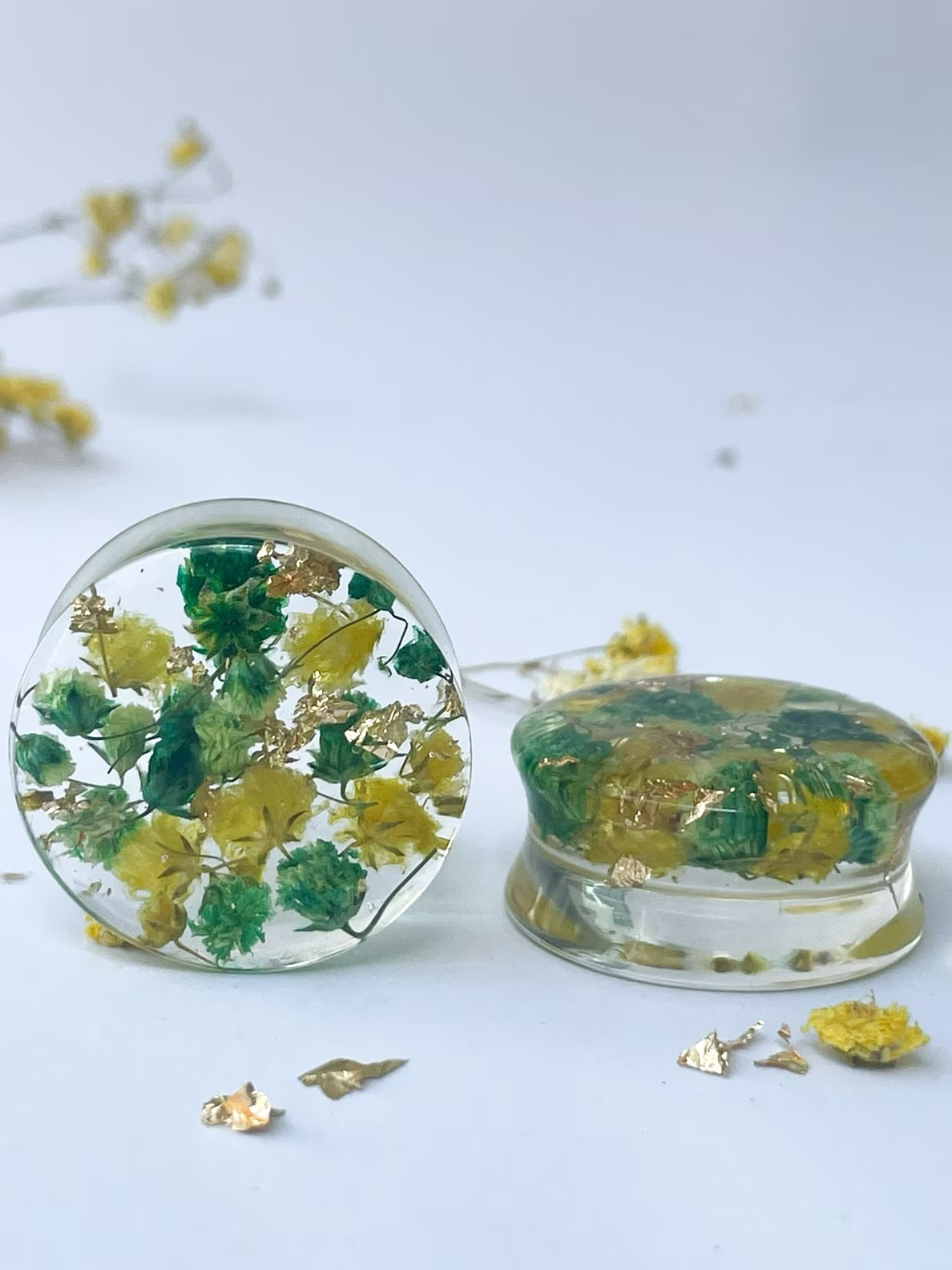 Green and Yellow gauges with gold coloured flakes